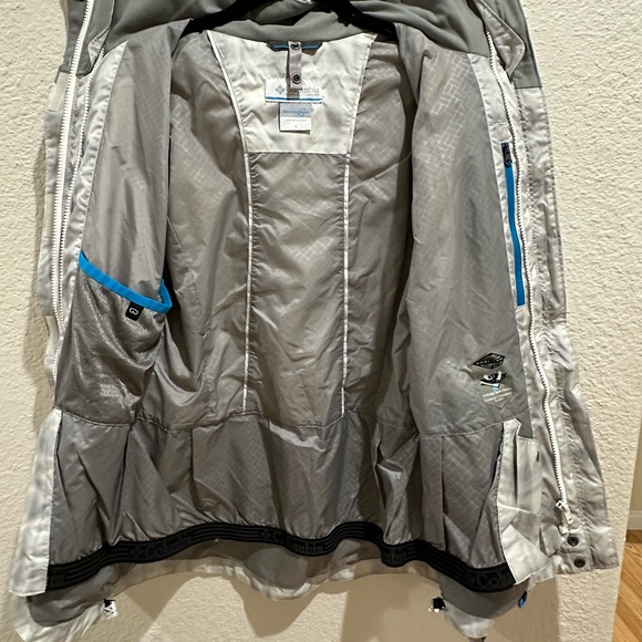 SALE! Women’s Columbia Snowboarding Jacket Gray Small - Picture 4 of 5
